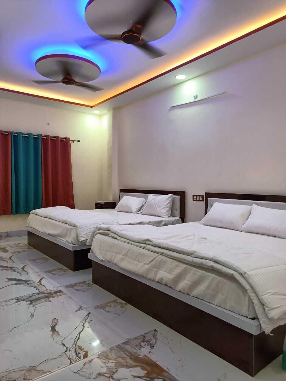 Desk, laptop workspace, WiFi (free), bed sheets
