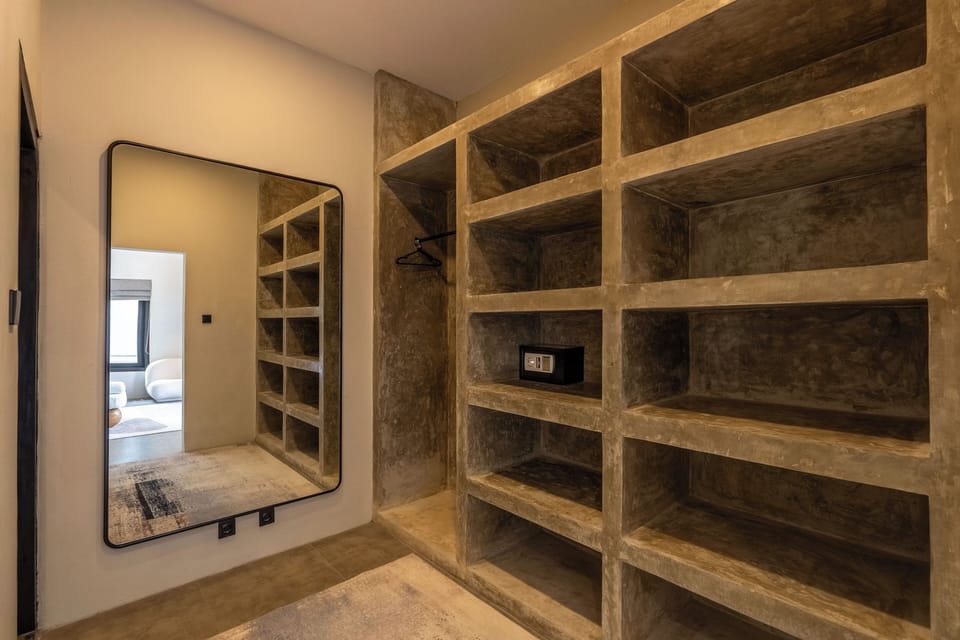 Villa | Wardrobe