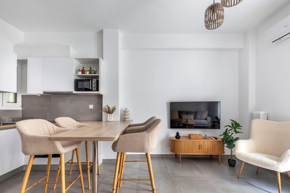 Basic Apartment, 2 Bedrooms, Kitchen, City View | Dining room