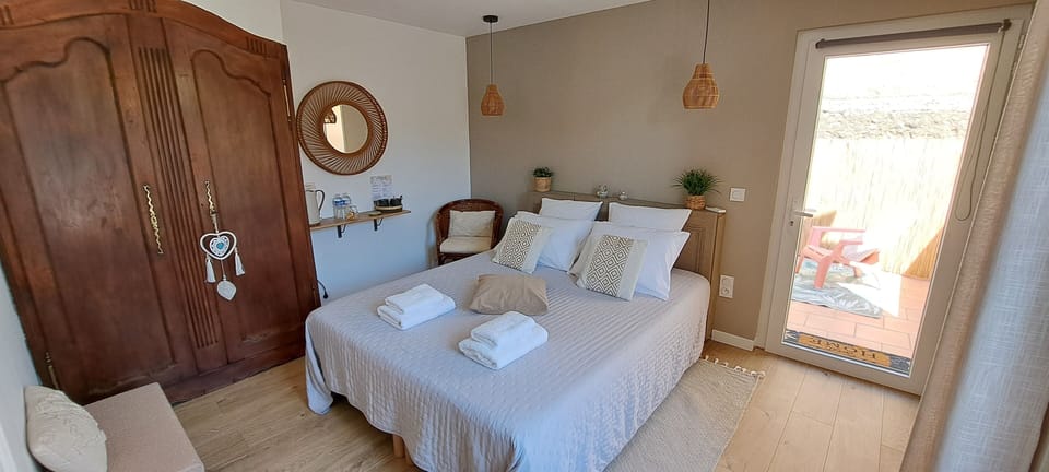 Deluxe Double Room | Iron/ironing board, free WiFi, bed sheets