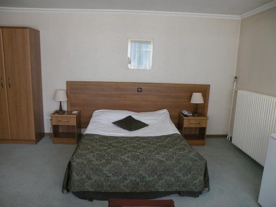 Premium bedding, soundproofing, iron/ironing board, free rollaway beds