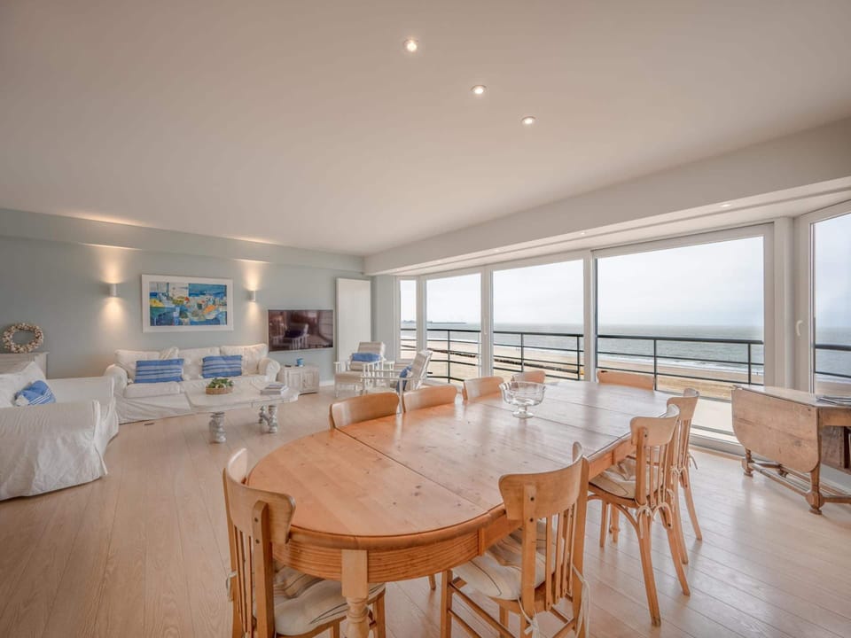 Apartment | Dining