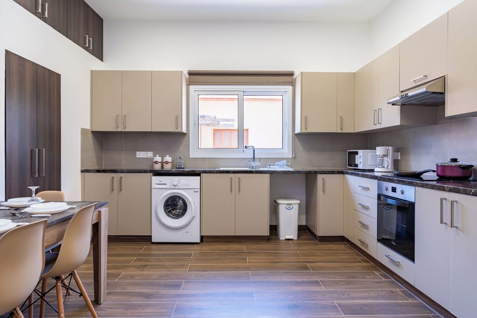 Basic Apartment, 2 Bedrooms, Balcony, City View | Private kitchen | Coffee/tea maker, full-size fridge, microwave, oven