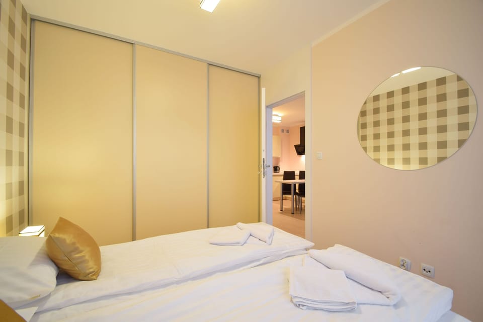 Apartment, Balcony | 1 bedroom, iron/ironing board, WiFi (free)