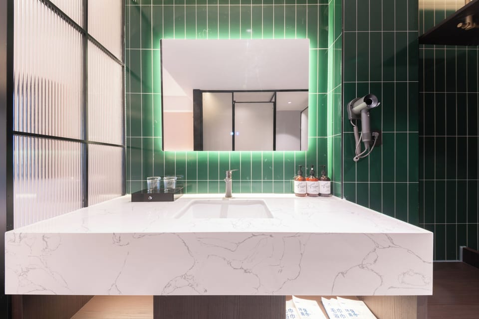 City Double or Twin Room, Garden View | Bathroom | Rainfall showerhead, hair dryer, slippers, towels