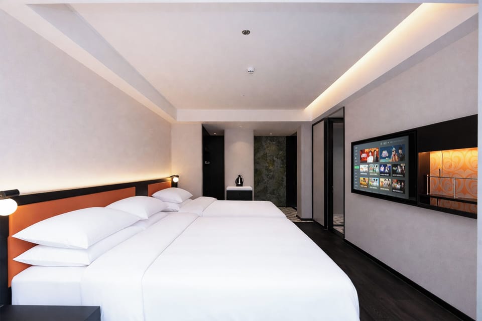 Elite Studio Suite | Premium bedding, pillowtop beds, minibar, soundproofing