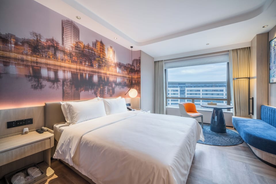 Superior King Room | In-room safe, iron/ironing board, WiFi (free)