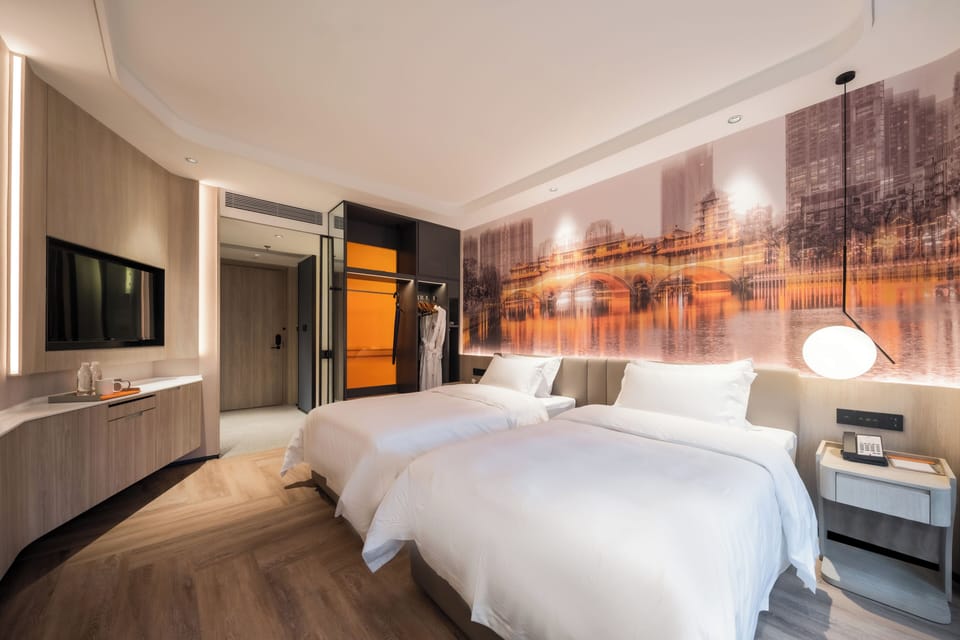 Superior Twin Room | In-room safe, iron/ironing board, WiFi (free)