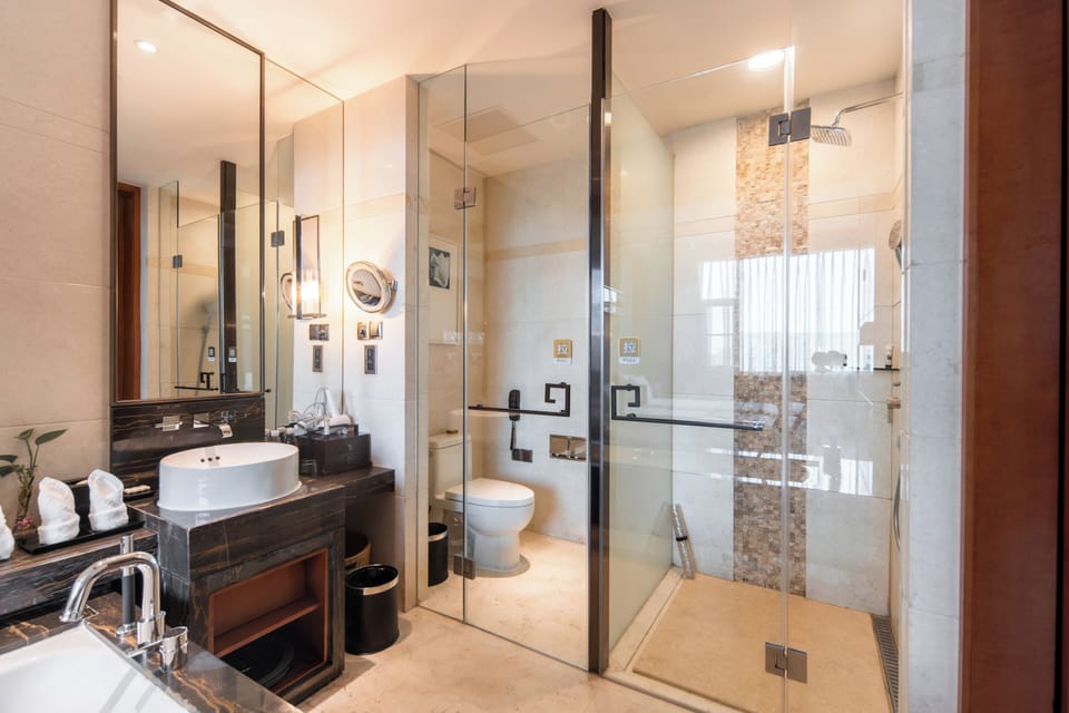 Deluxe Twin Room | In-room safe, blackout drapes, WiFi (free)