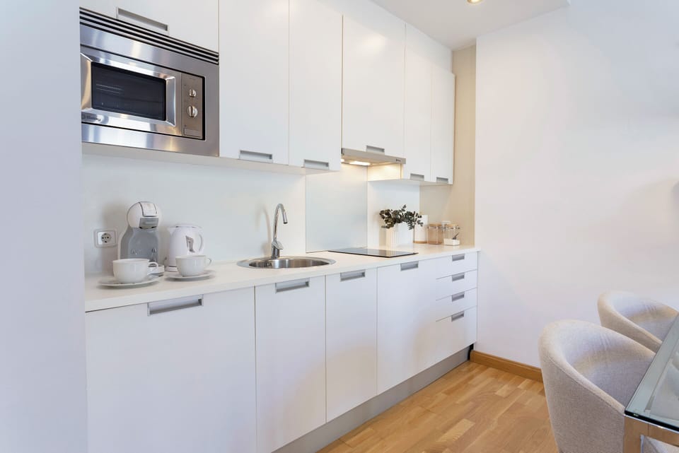 Apartment (1 Bedroom) | Private kitchen | Full-size fridge, microwave, stovetop, coffee/tea maker