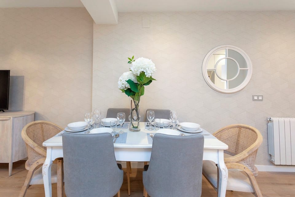 Apartment (3 Bedrooms) | In-room dining