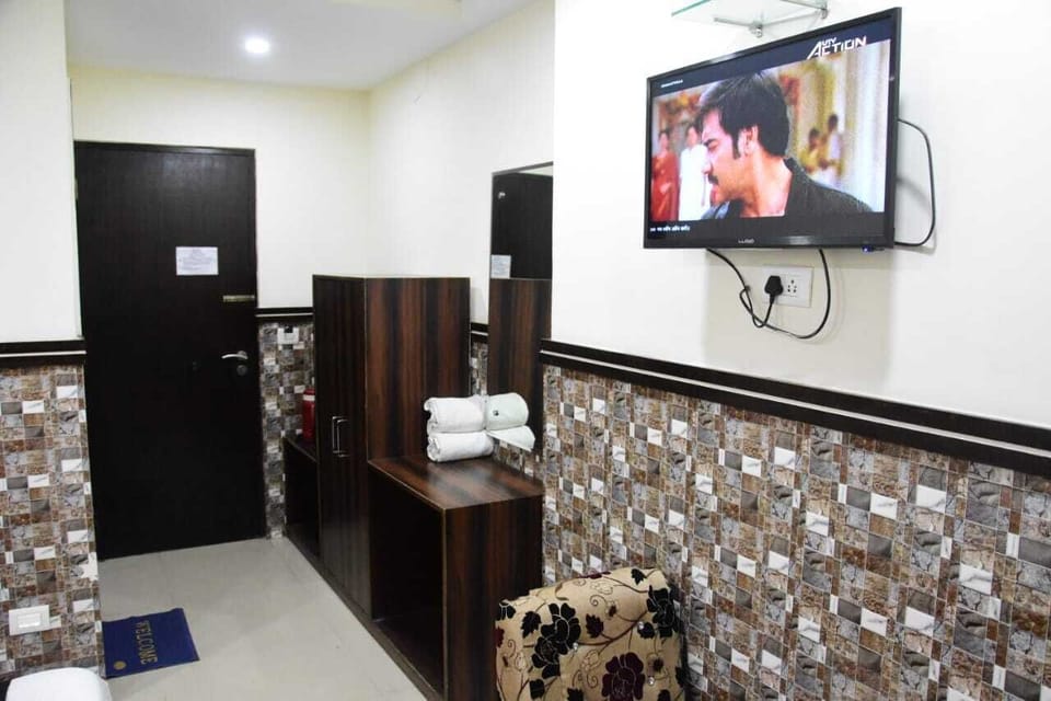 Deluxe Double Bed Room AC | Free WiFi