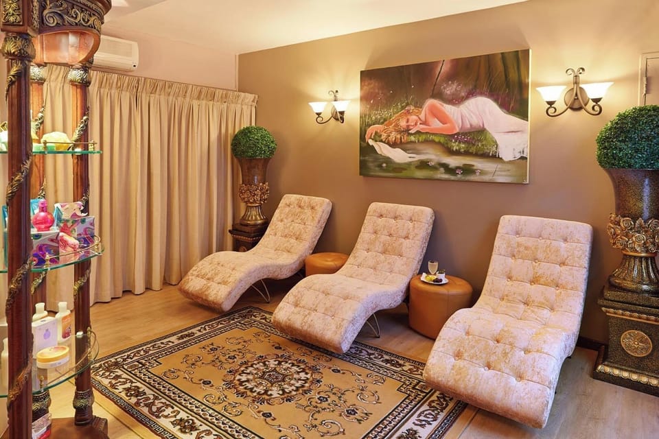 Couples treatment rooms, body treatments, aromatherapy