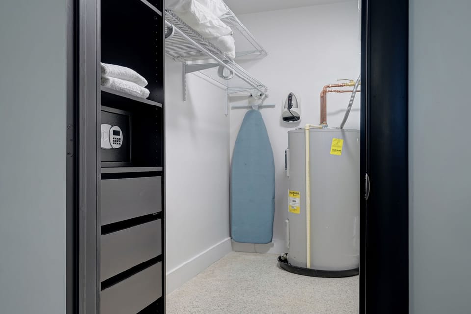 Deluxe Apartment, 1 Bedroom, Accessible, Kitchen | In-room safe, free WiFi, bed sheets