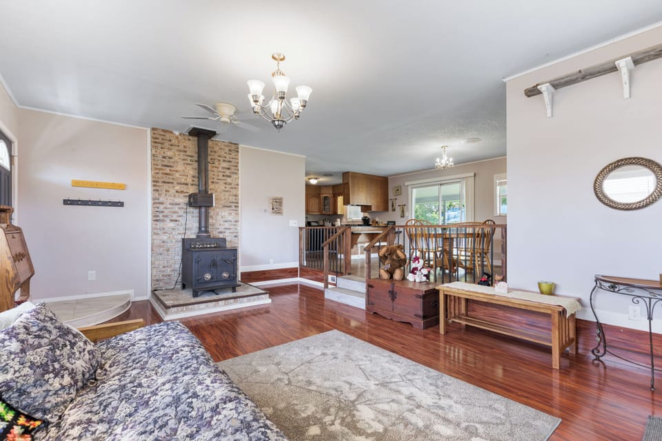 Family House, 3 Bedrooms, Non Smoking, Patio | Living area | Smart TV