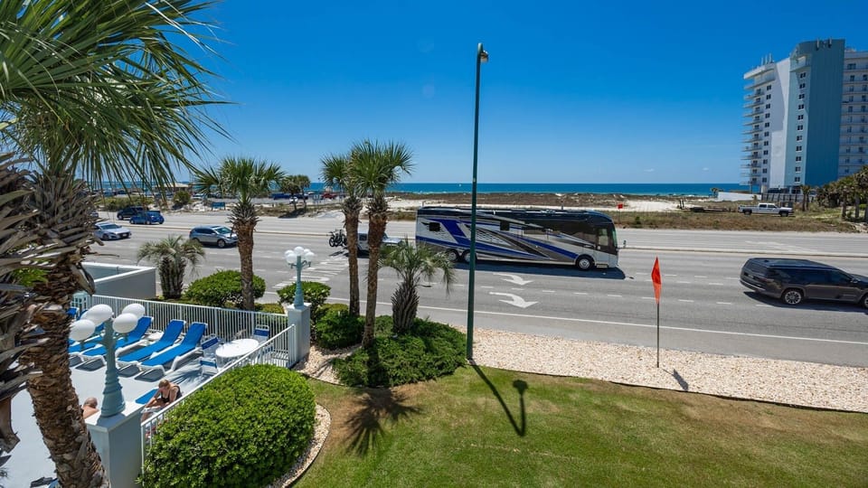 Condo, 1 Bedroom | Property grounds