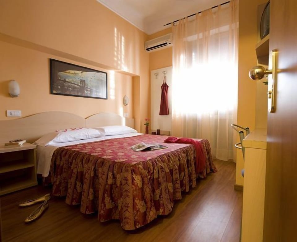 In-room safe, desk, iron/ironing board, free WiFi