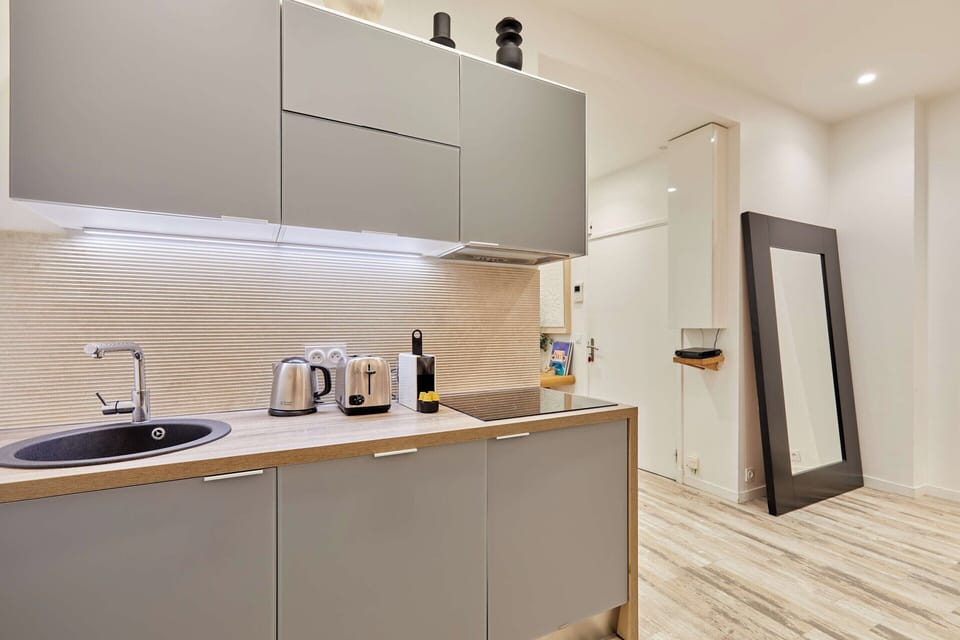 Apartment | Private kitchen | Toaster, cookware/dishes/utensils, cleaning supplies