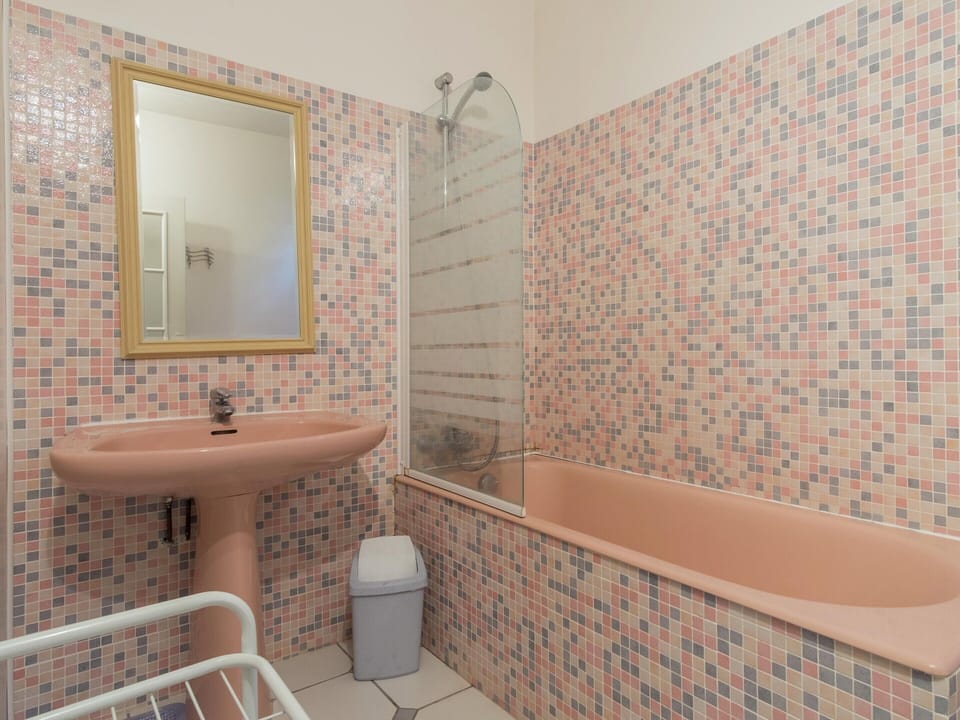 House | Bathroom
