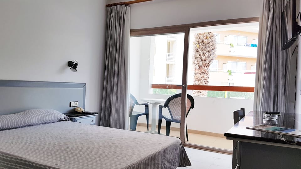 Economy Room, Balcony | Desk, WiFi (free)