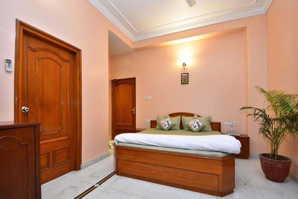 Double Room | Individually furnished, laptop workspace, free WiFi