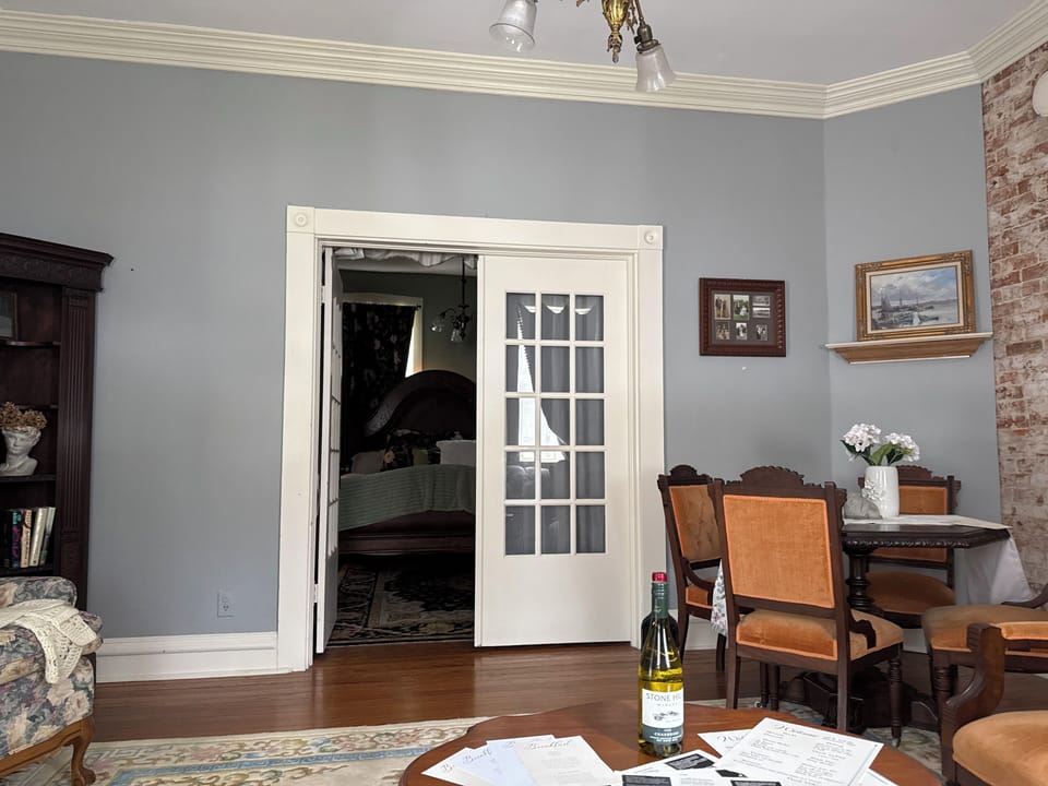 Deluxe Suite | Living area