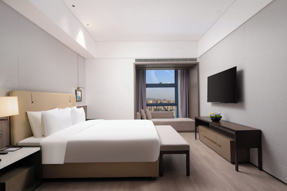 Yiduo Prestige Suite | In-room safe, desk, laptop workspace, blackout drapes