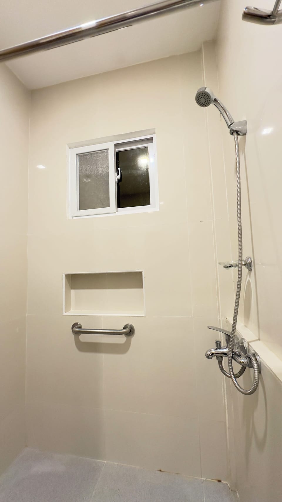 Shower, bathrobes, bidet, towels