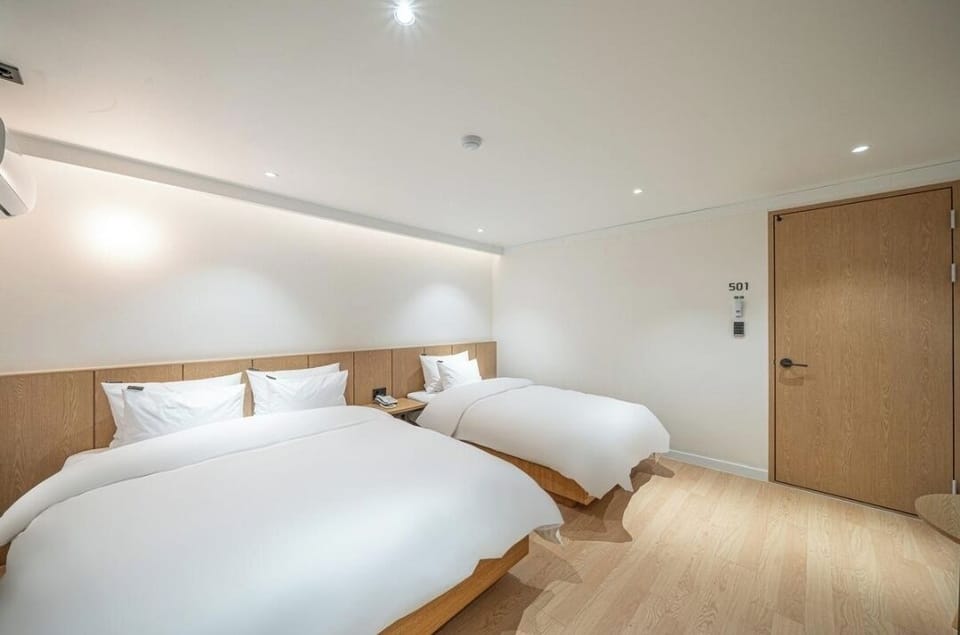 Deluxe Twin Room | Free WiFi