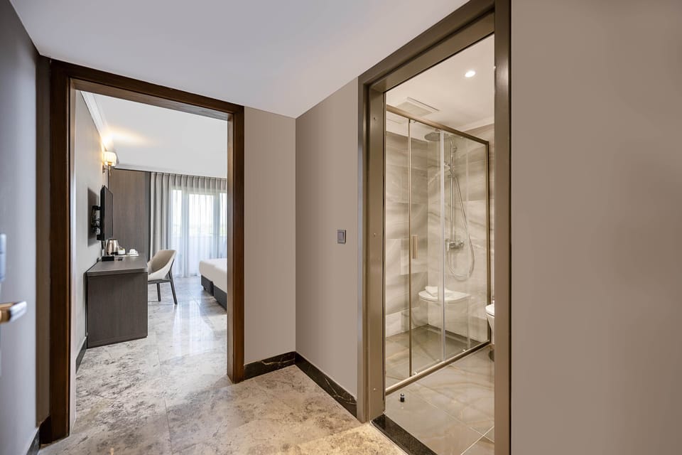 SUPERIOR ROOM LAND VIEW | Free minibar items, in-room safe, desk, laptop workspace