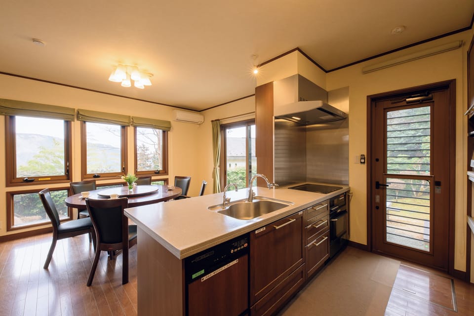 Panoramic Villa, 4 Bedrooms, Mountain View | Private kitchen | Full-size fridge, microwave, oven, stovetop