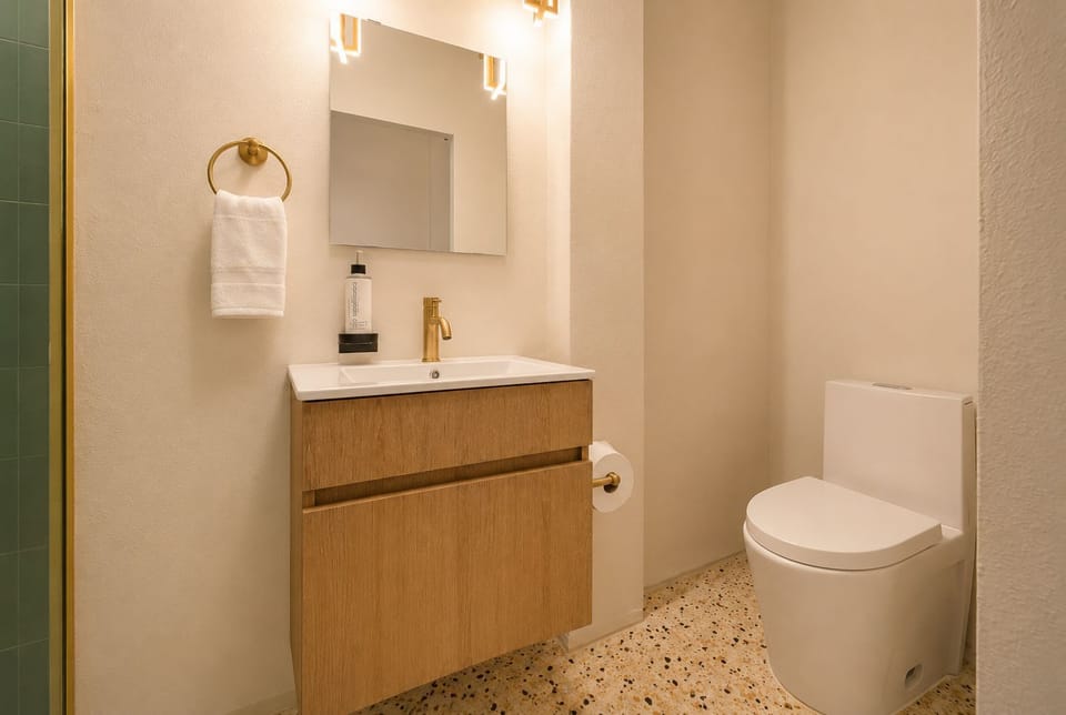 Classic Twin Room, Private Bathroom | Bathroom