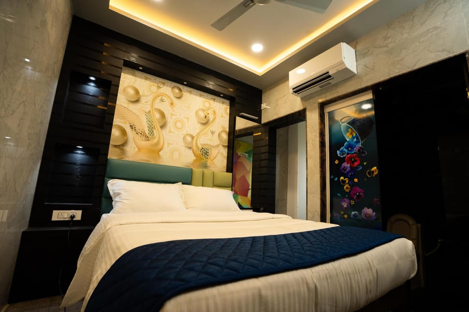 Deluxe Double Room | Desk, laptop workspace, free WiFi