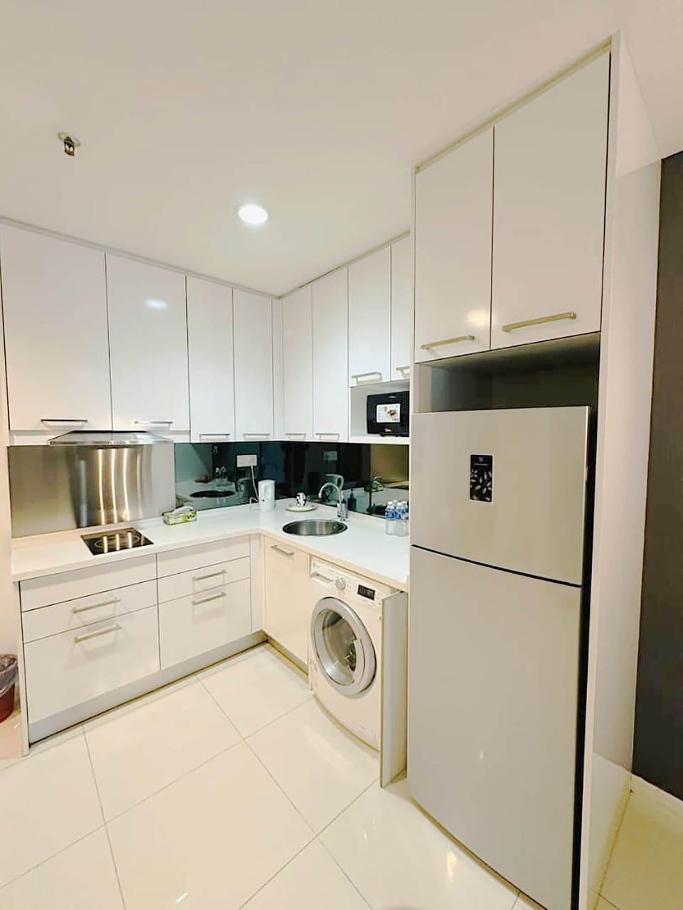 Superior Apartment | Private kitchen | Full-size fridge, microwave, oven, stovetop