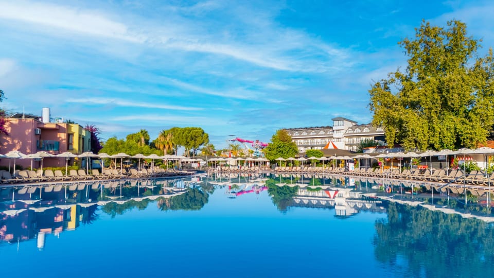 3 outdoor pools, pool umbrellas, sun loungers