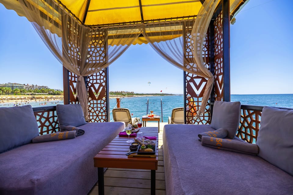 Private beach, free beach shuttle, sun loungers, beach umbrellas