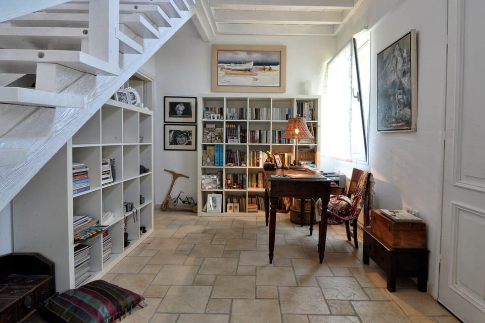 House | 3 bedrooms, desk