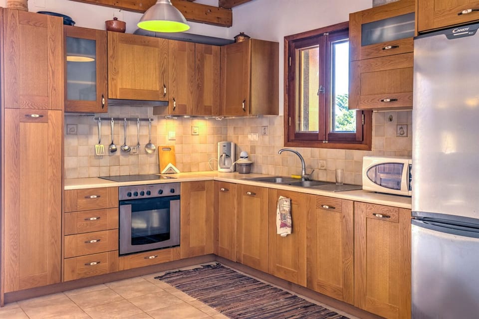 House | 2 bedrooms, desk