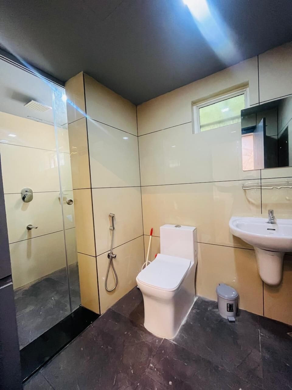 Family Double Room | Bathroom | Towels, soap, toilet paper