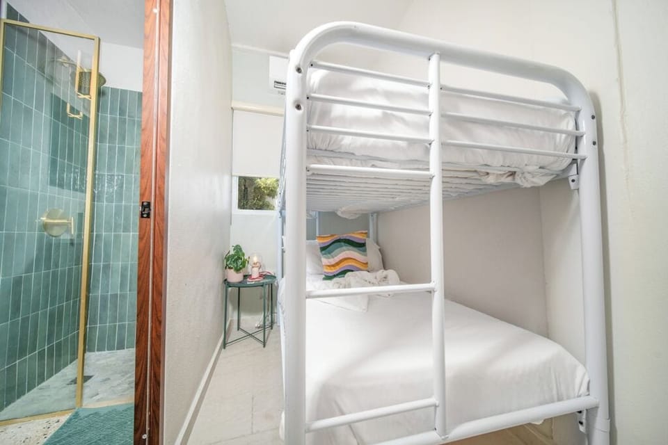 Classic Twin Room | Free WiFi