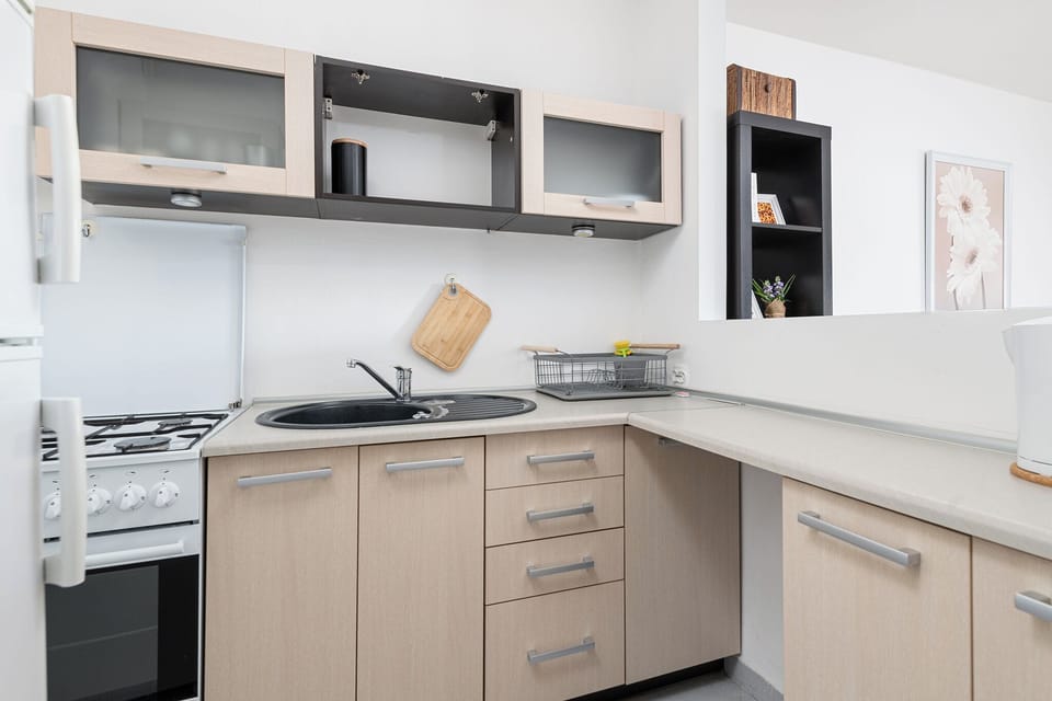 Apartment, Balcony | Private kitchenette | Electric kettle