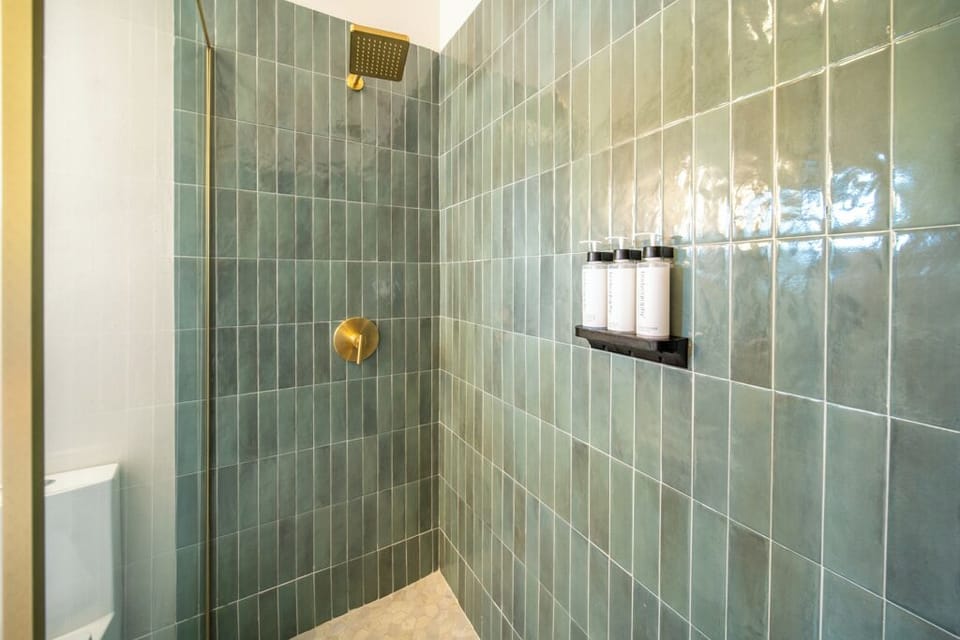 Premium Double Room, 1 King Bed | Bathroom