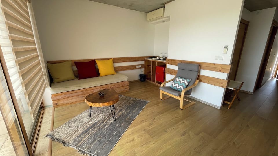Suite, Sea View | Living area