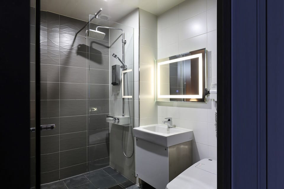 Deluxe Twin Room | Memory foam beds, free WiFi
