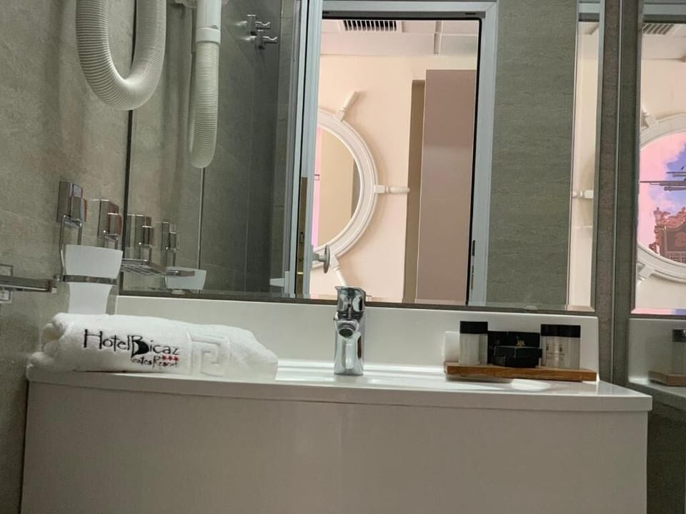 Family Room, Balcony | Bathroom | Shower, hair dryer, towels, soap