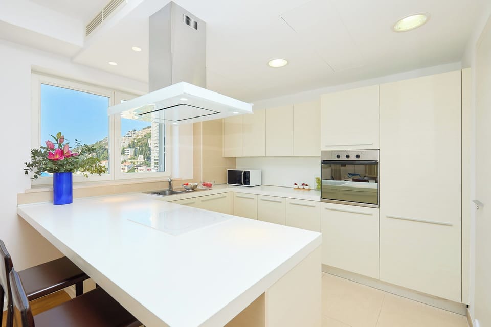 Apartment (3 Bedrooms) | Private kitchen | Fridge, oven, stovetop, dishwasher