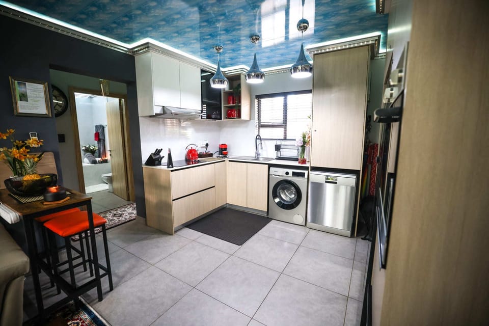Apartment, 2 Bedrooms, Accessible, Smoking | Dining room