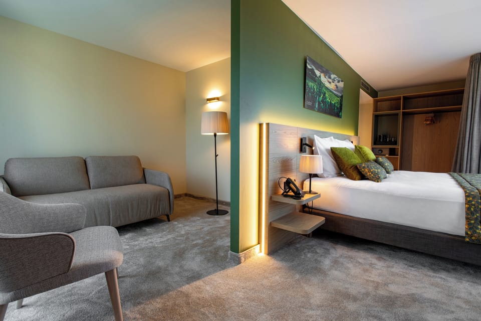 Premium Room | Premium bedding, in-room safe, blackout drapes, soundproofing