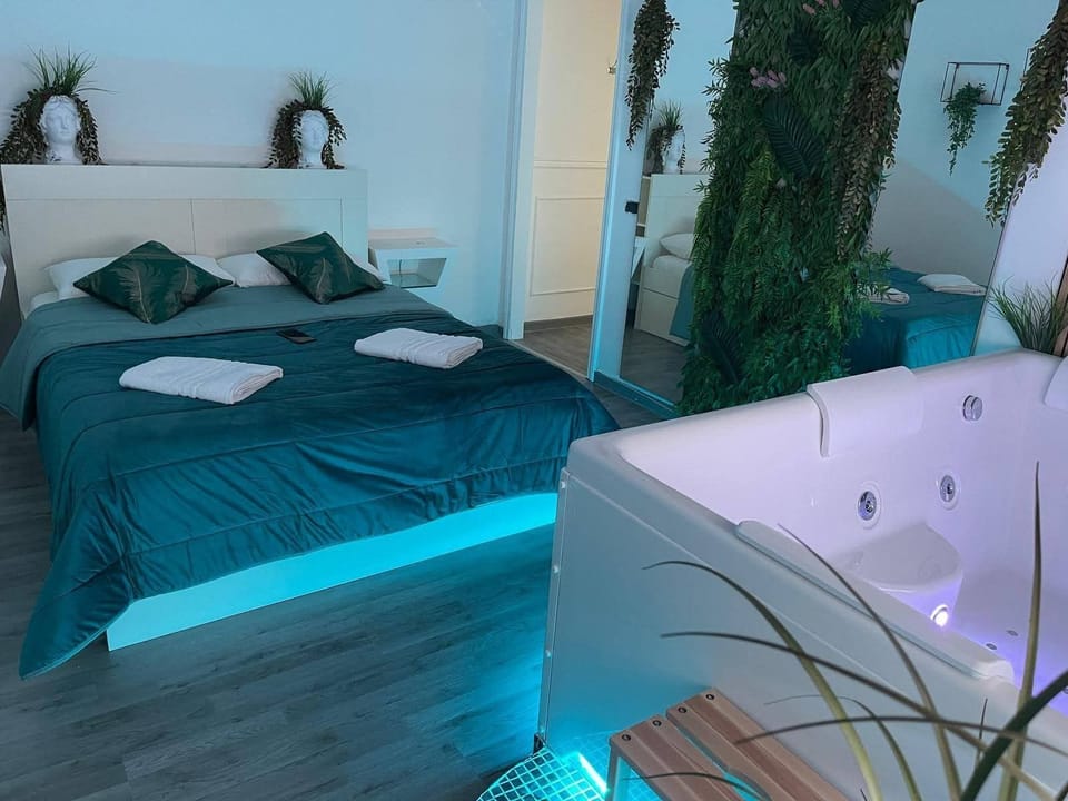 Deluxe Suite | 1 bedroom, premium bedding, memory foam beds, minibar