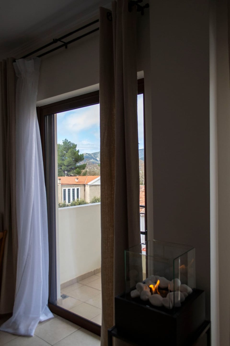 House | 1 bedroom, desk, soundproofing